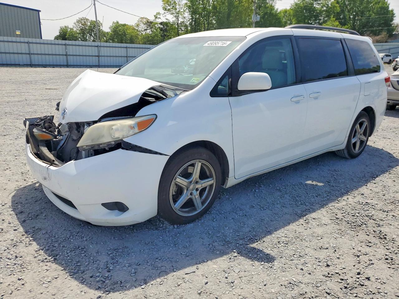 2013 TOYOTA SIENNA