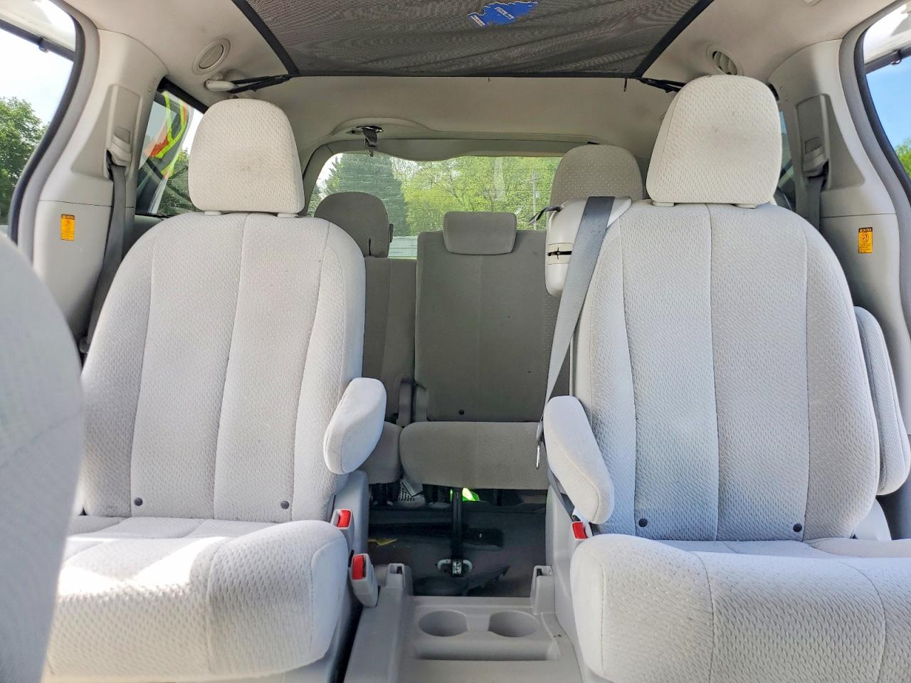 2013 TOYOTA SIENNA LE 8-PASSENGER photo 19