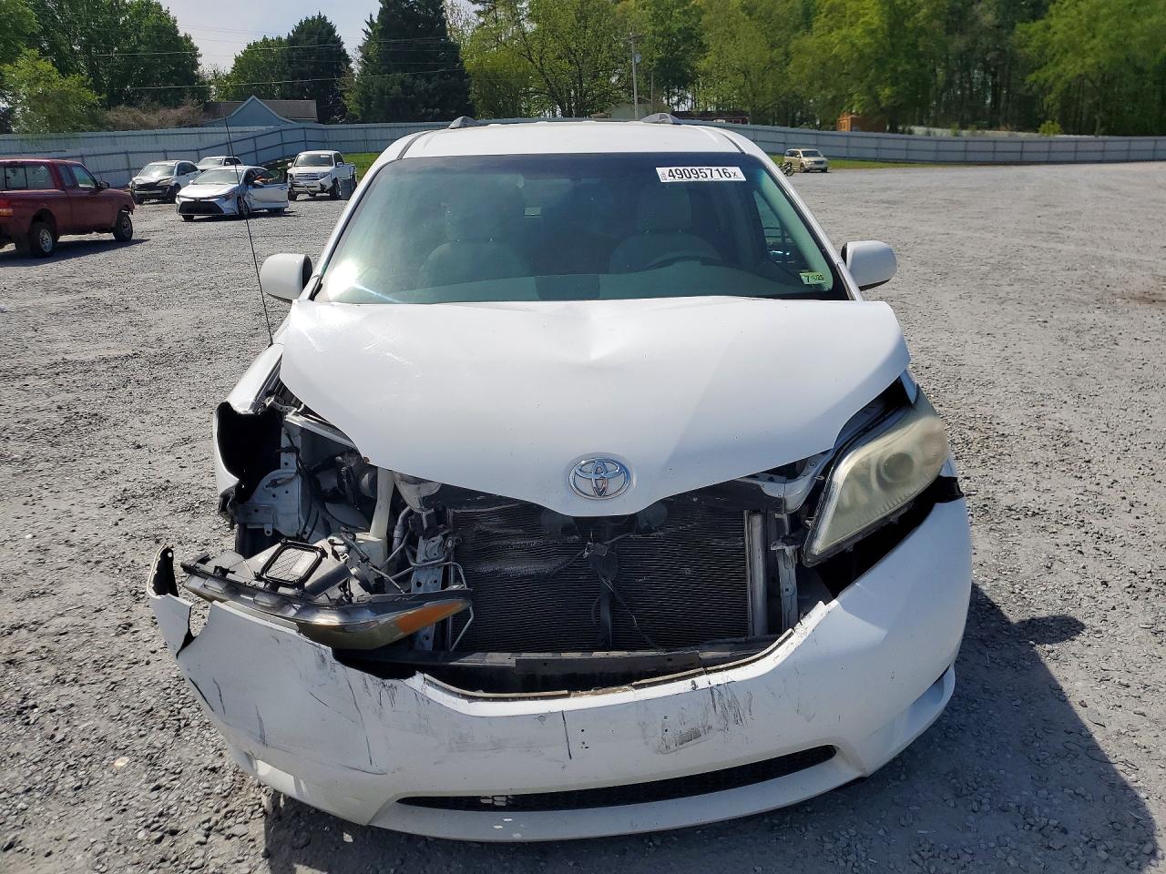 2013 TOYOTA SIENNA LE 8-PASSENGER photo 9