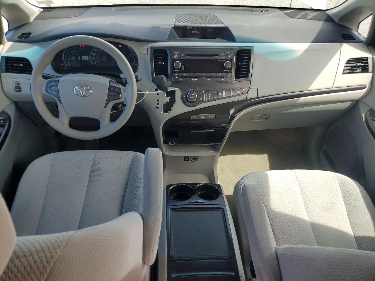 2013 TOYOTA SIENNA LE 8-PASSENGER photo 15