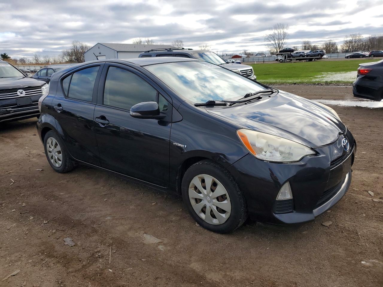 2012 TOYOTA PRIUS C TWO photo 10