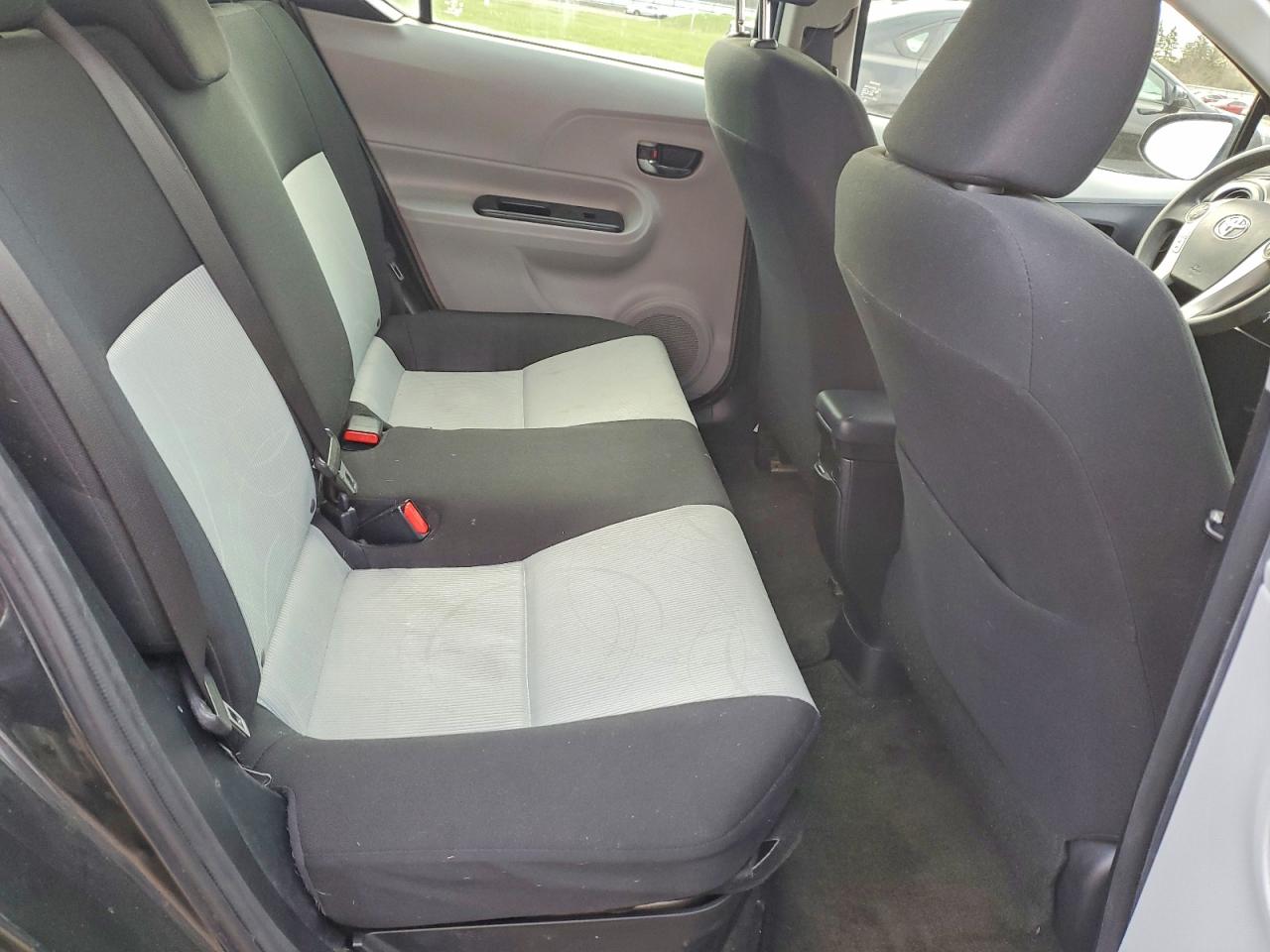 2012 TOYOTA PRIUS C TWO photo 28
