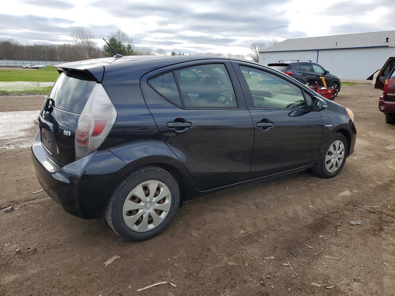 2012 TOYOTA PRIUS C TWO photo 7
