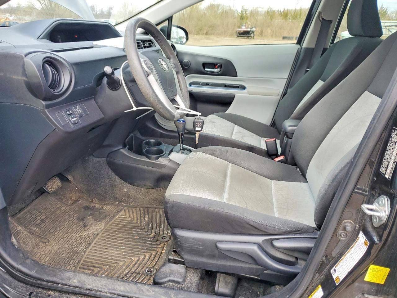 2012 TOYOTA PRIUS C TWO photo 19