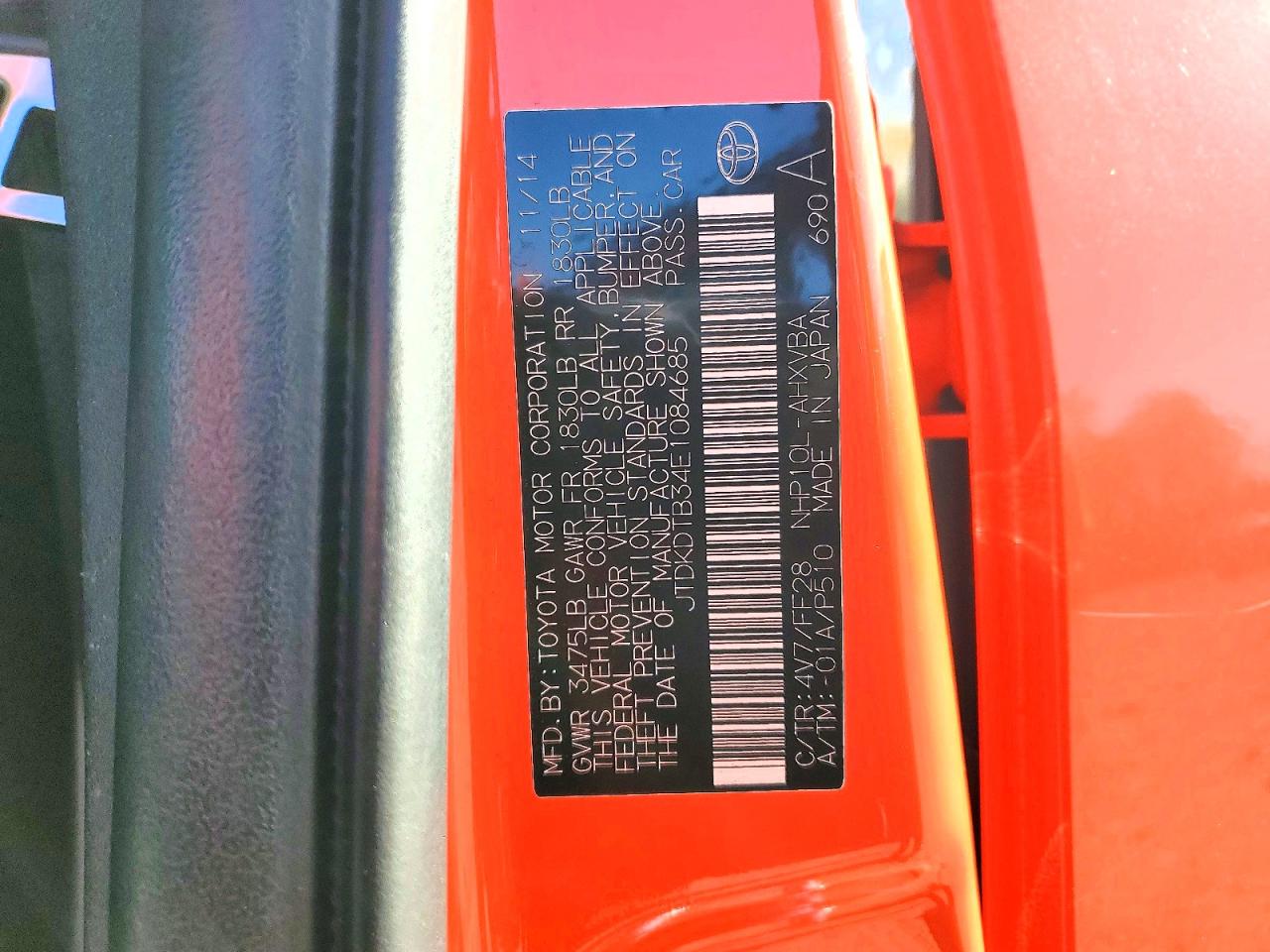 2014 TOYOTA PRIUS C TWO photo 23