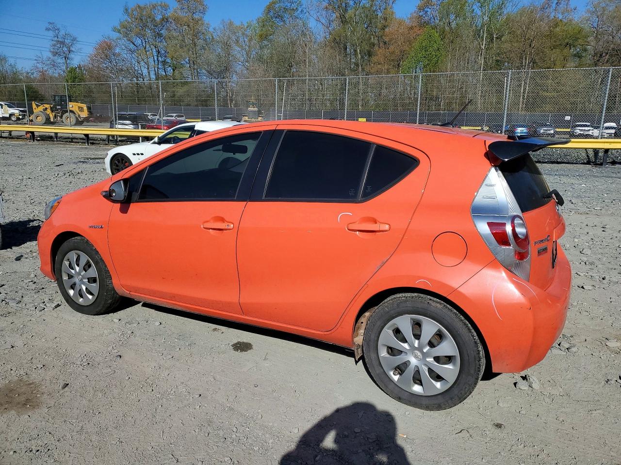 2014 TOYOTA PRIUS C TWO photo 3