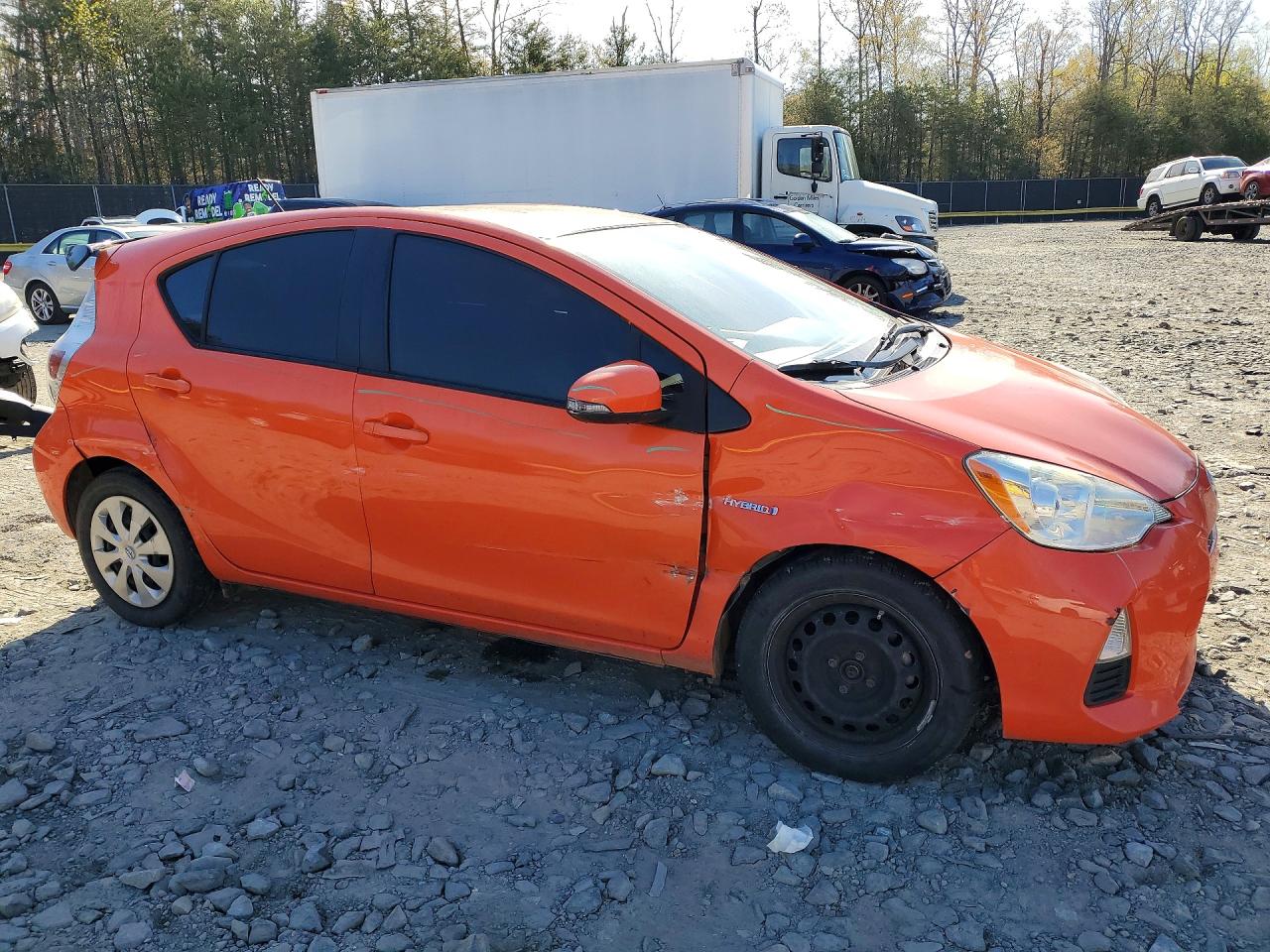 2014 TOYOTA PRIUS C TWO photo 7