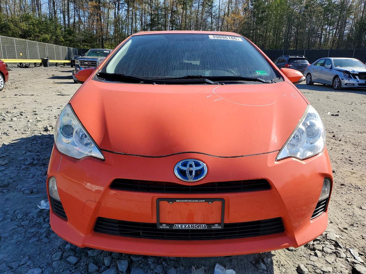 2014 TOYOTA PRIUS C TWO photo 9