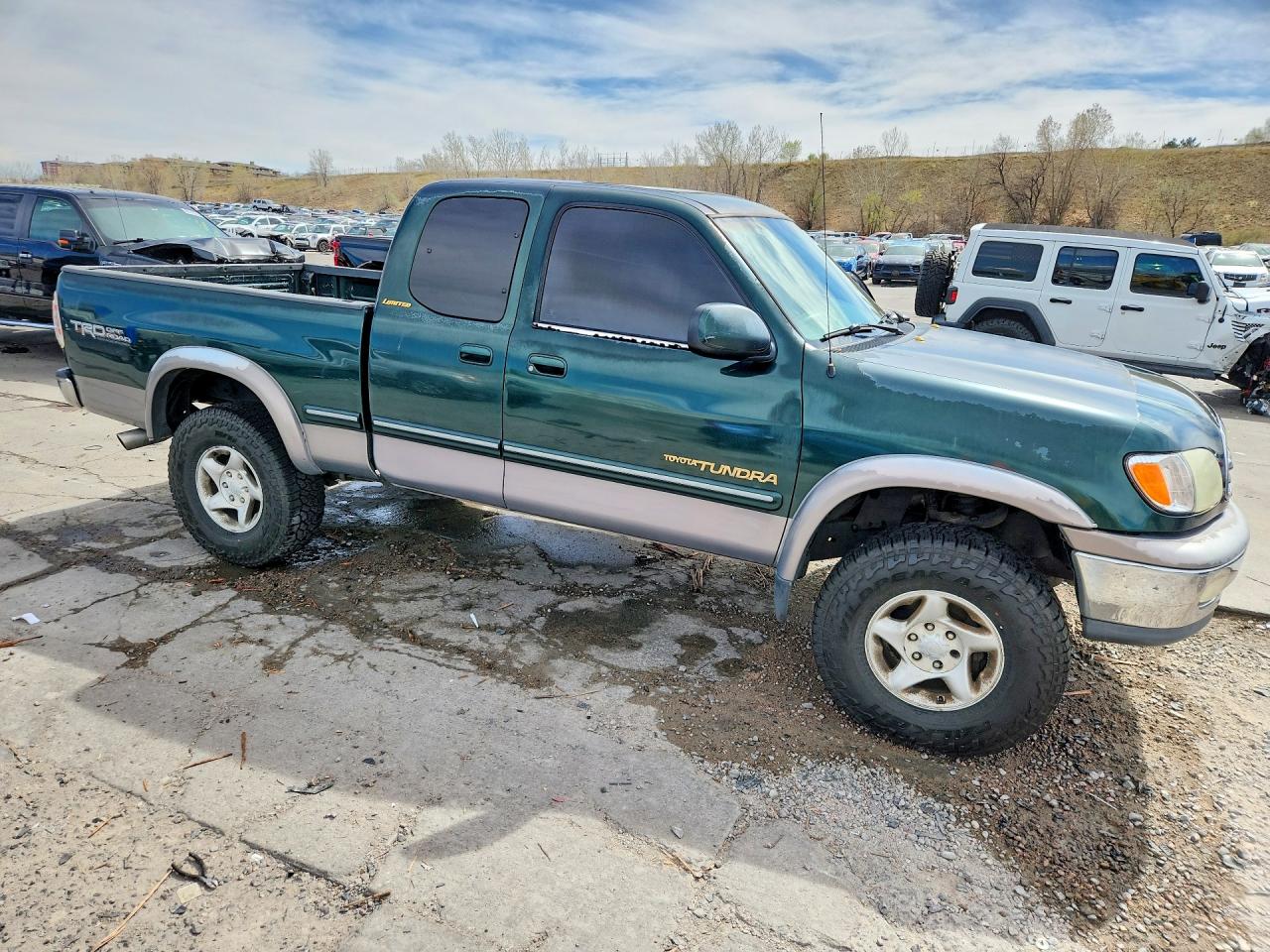 2001 TOYOTA TUNDRA LIMITED photo 10
