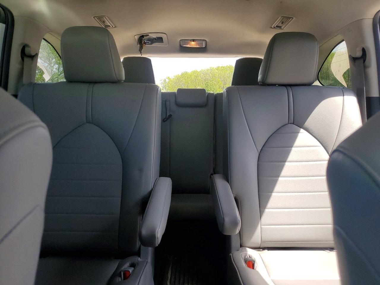 2021 TOYOTA HIGHLANDER XLE photo 10