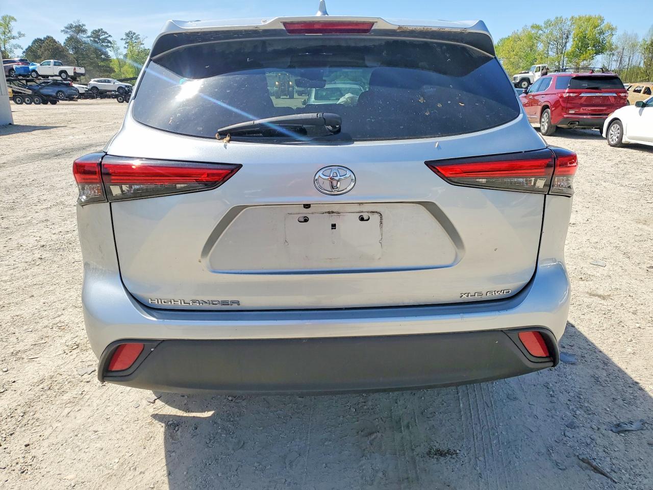 2021 TOYOTA HIGHLANDER XLE photo 6