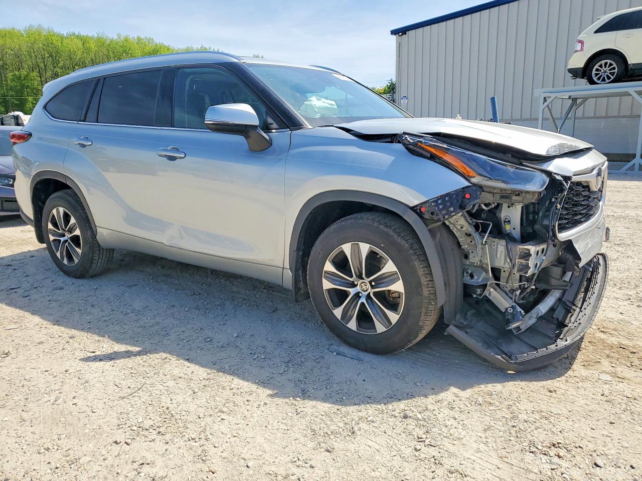 2021 TOYOTA HIGHLANDER XLE photo 4