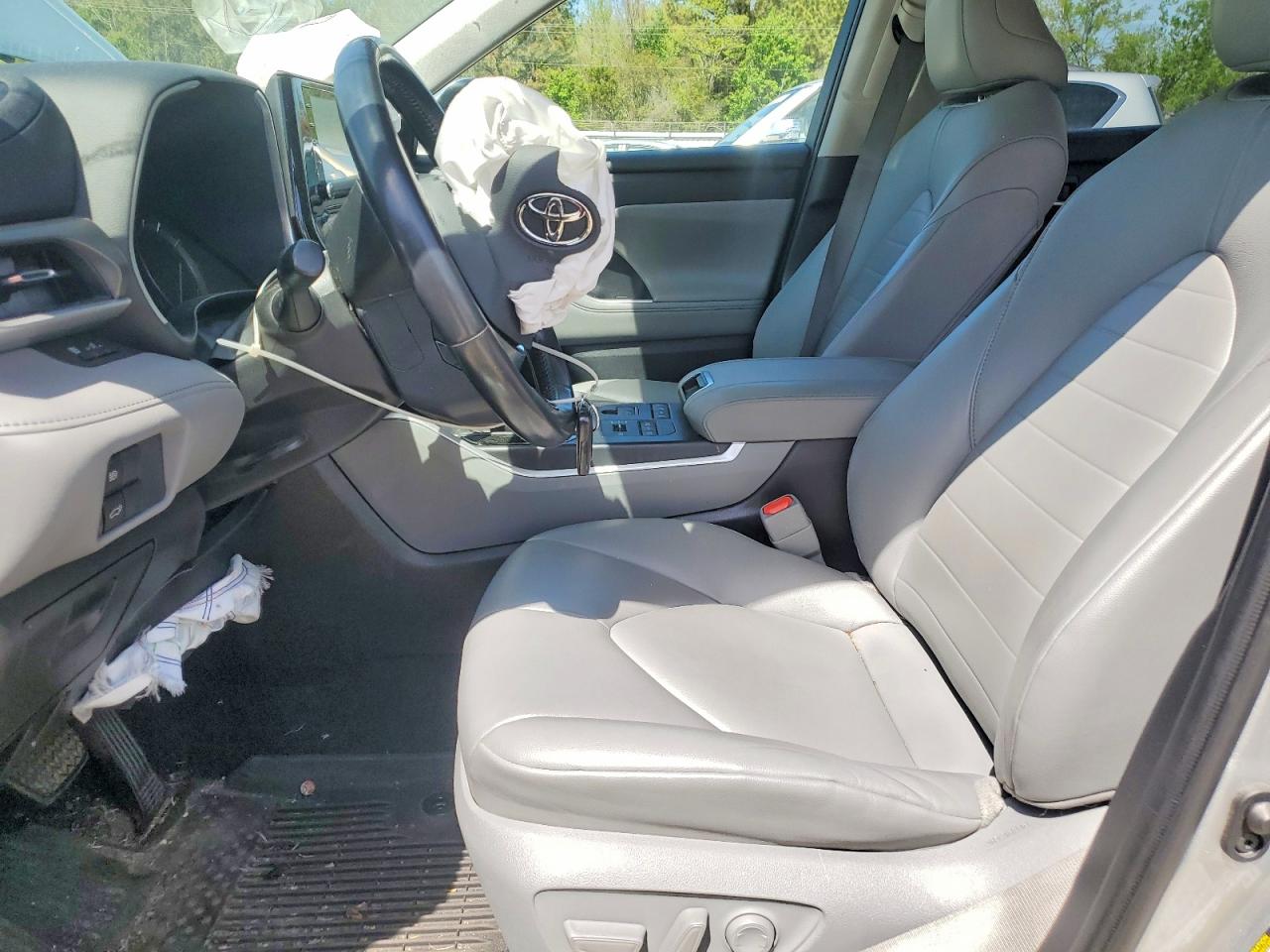2021 TOYOTA HIGHLANDER XLE photo 7