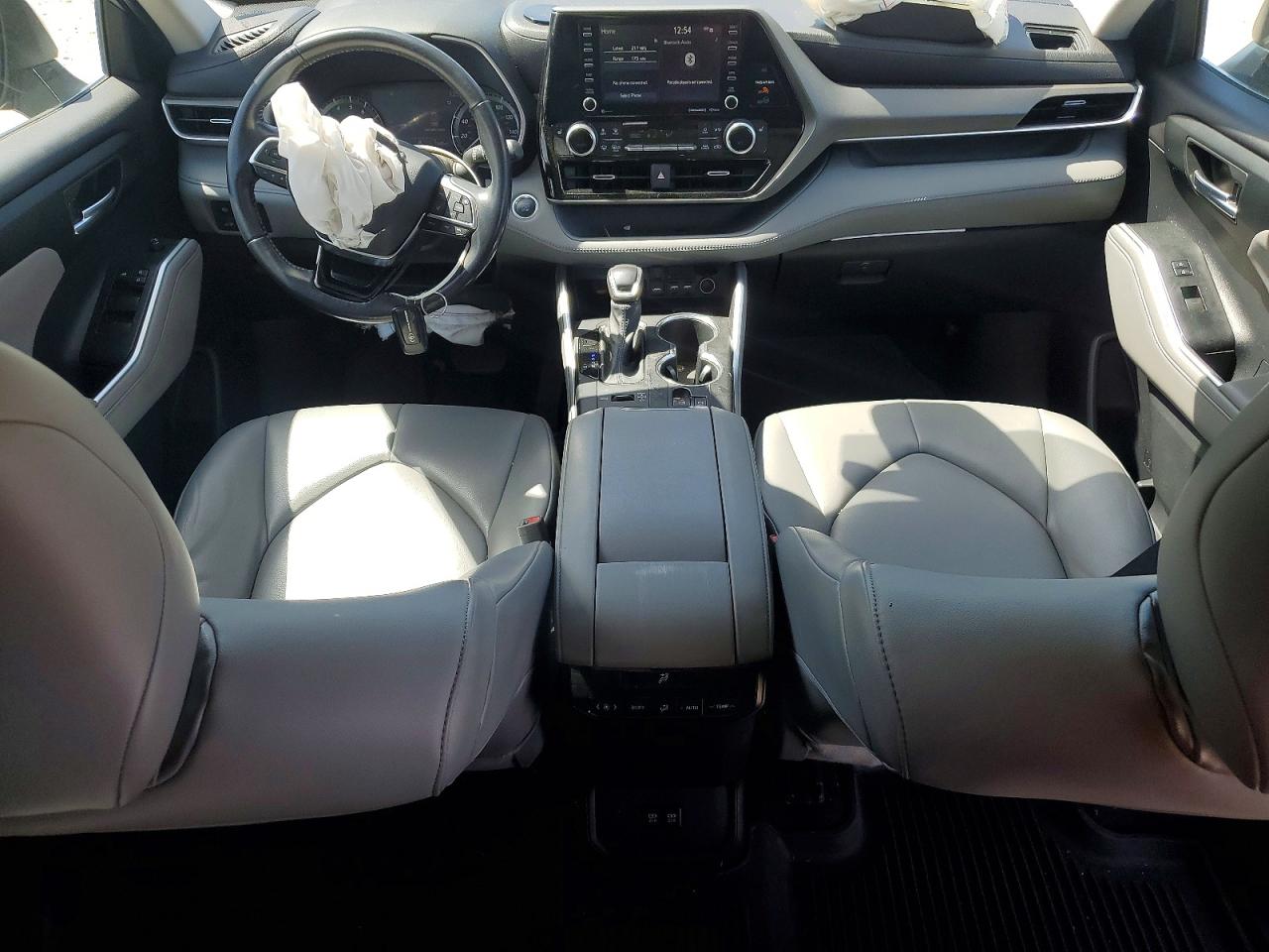 2021 TOYOTA HIGHLANDER XLE photo 8