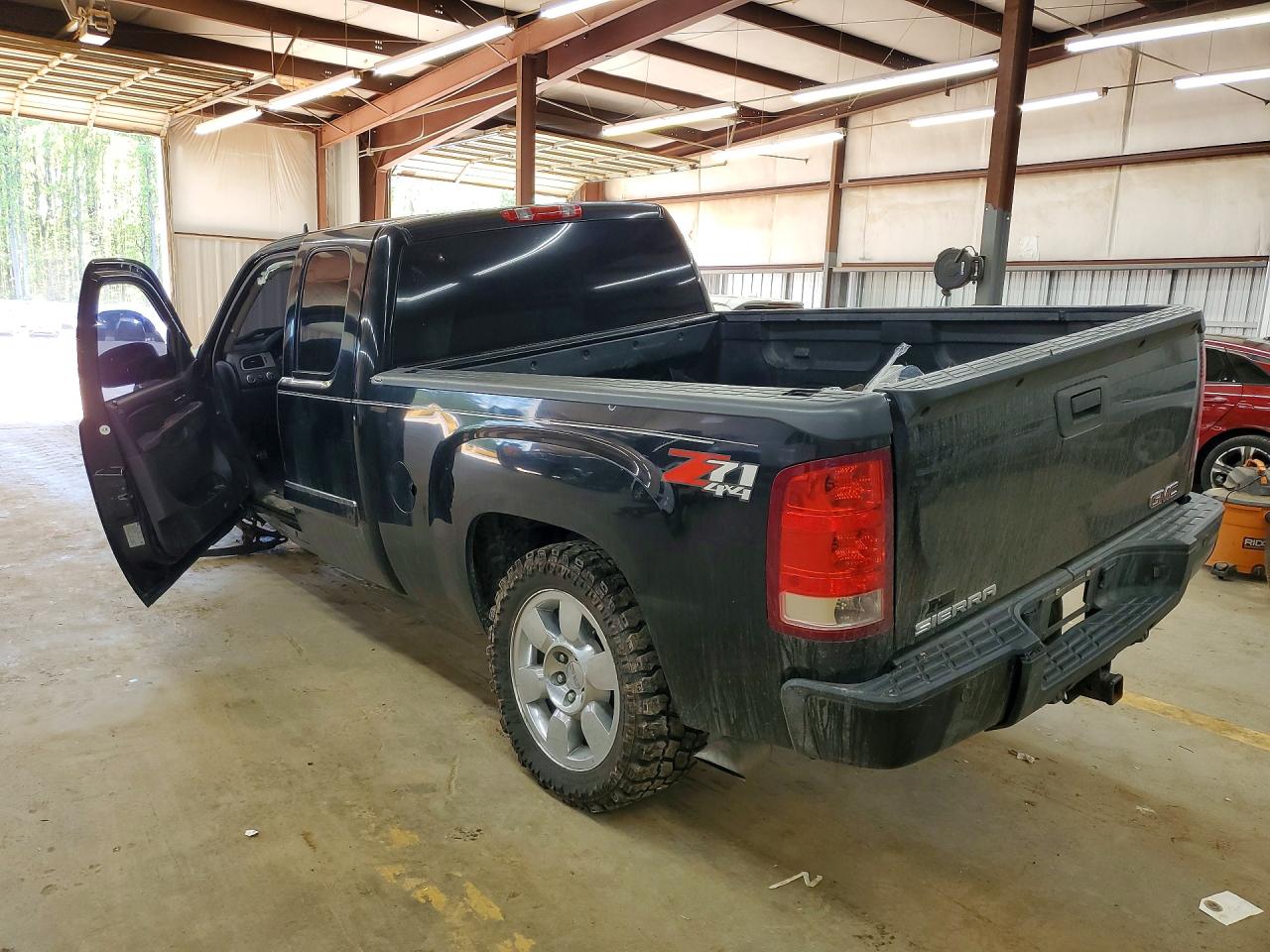 2011 GMC SIERRA K1500 SLE photo 3