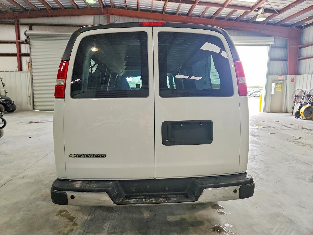 2021 CHEVROLET EXPRESS G3500 LT photo 6