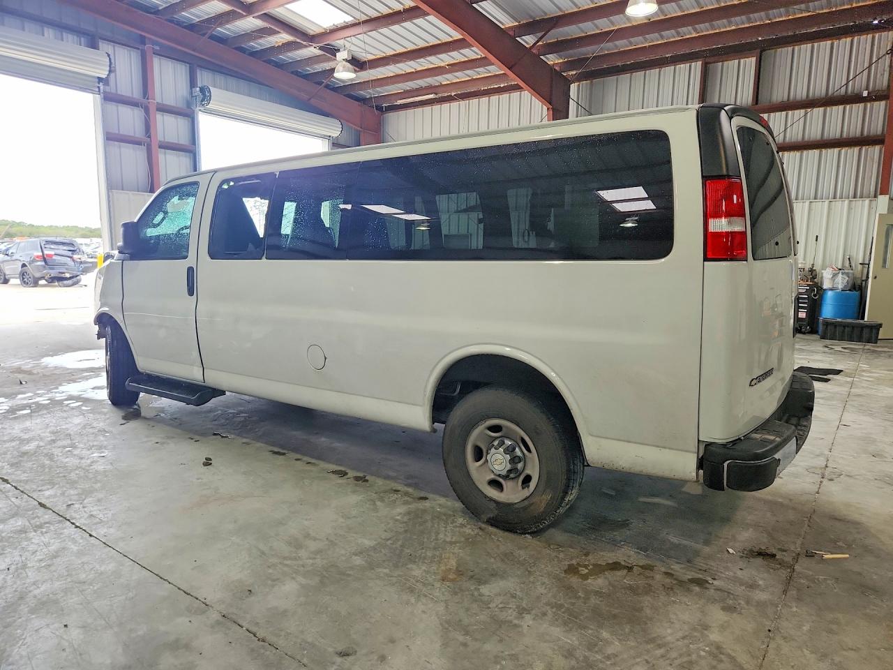 2021 CHEVROLET EXPRESS G3500 LT photo 2