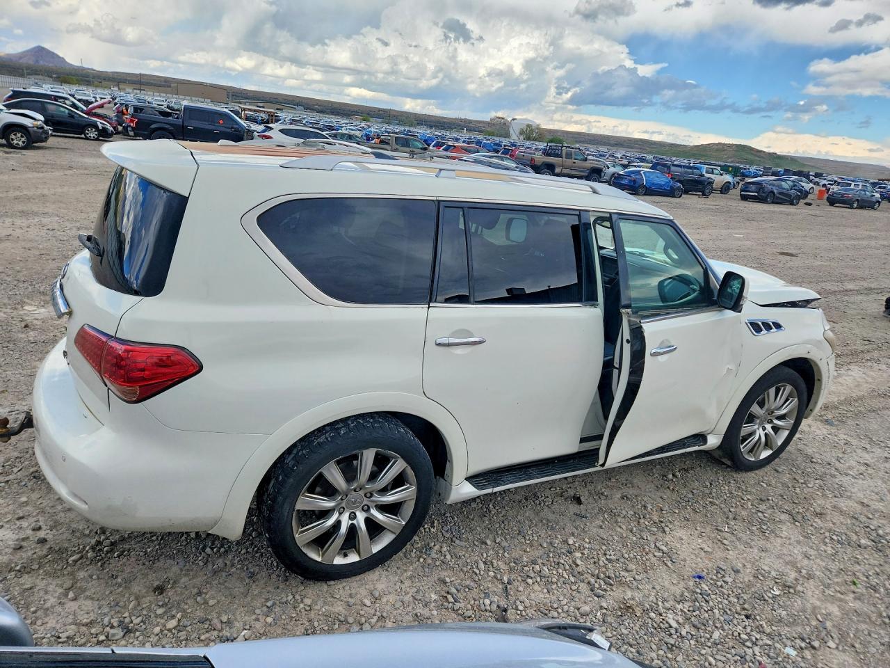 2012 INFINITI QX56 BASE photo 5