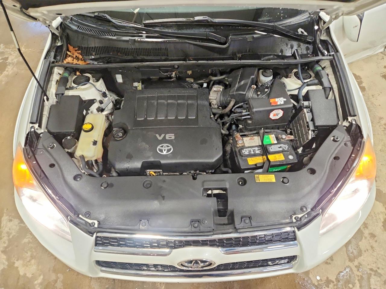 2010 TOYOTA RAV4 LIMITED photo 23