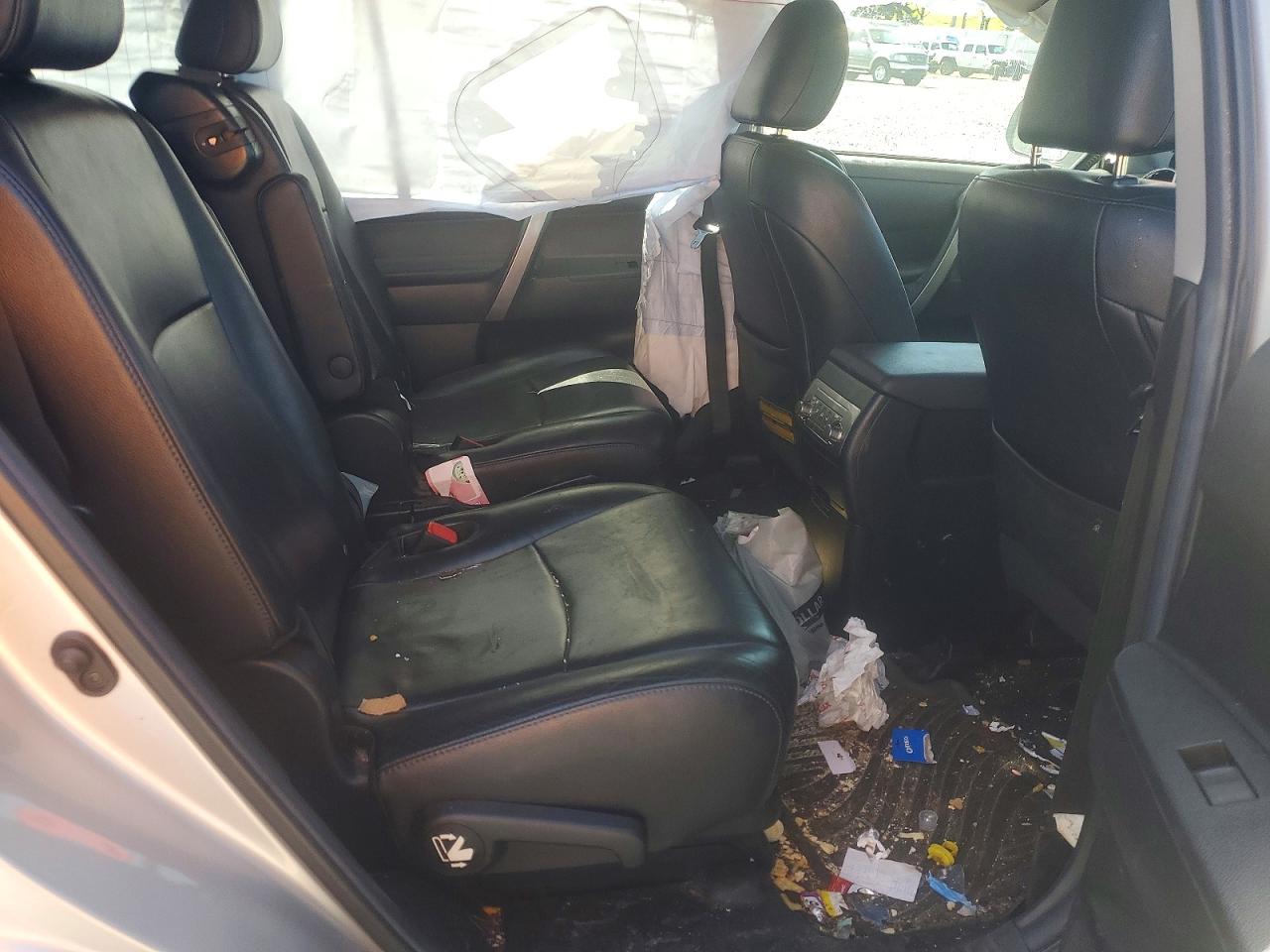 2013 TOYOTA HIGHLANDER SE photo 19