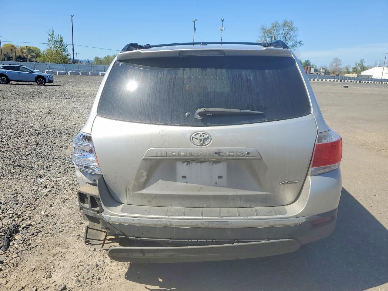 2013 TOYOTA HIGHLANDER SE photo 11