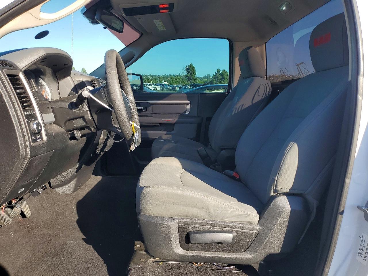 2014 RAM 1500 ST photo 13