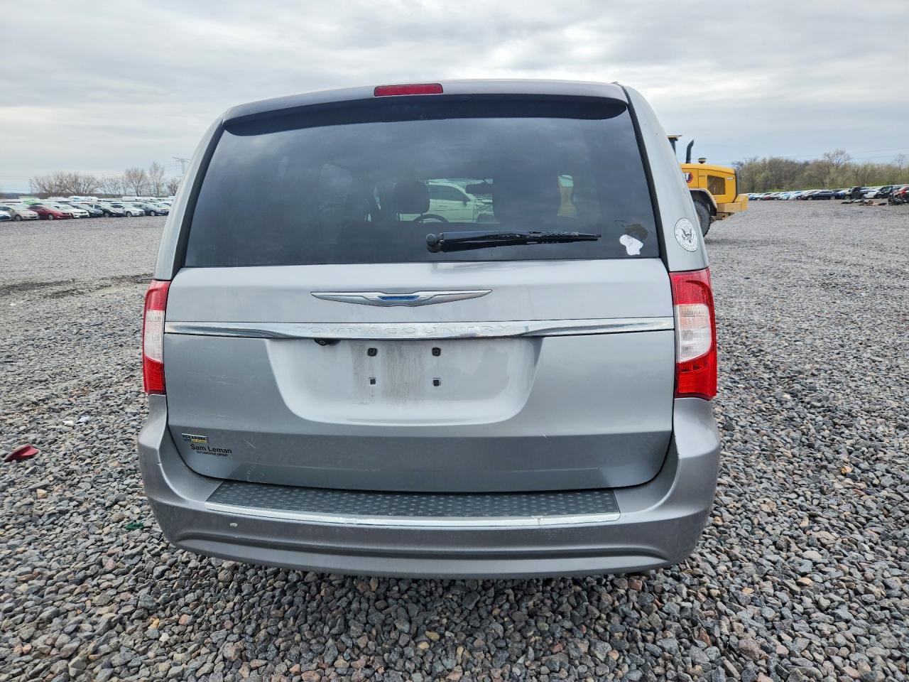 2015 CHRYSLER TOWN & COUNTRY TOURING photo 6