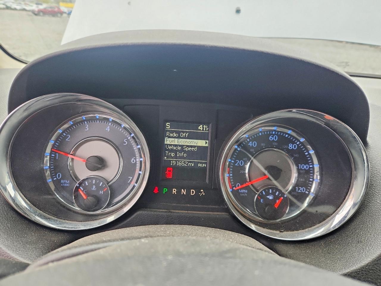 2015 CHRYSLER TOWN & COUNTRY TOURING photo 9