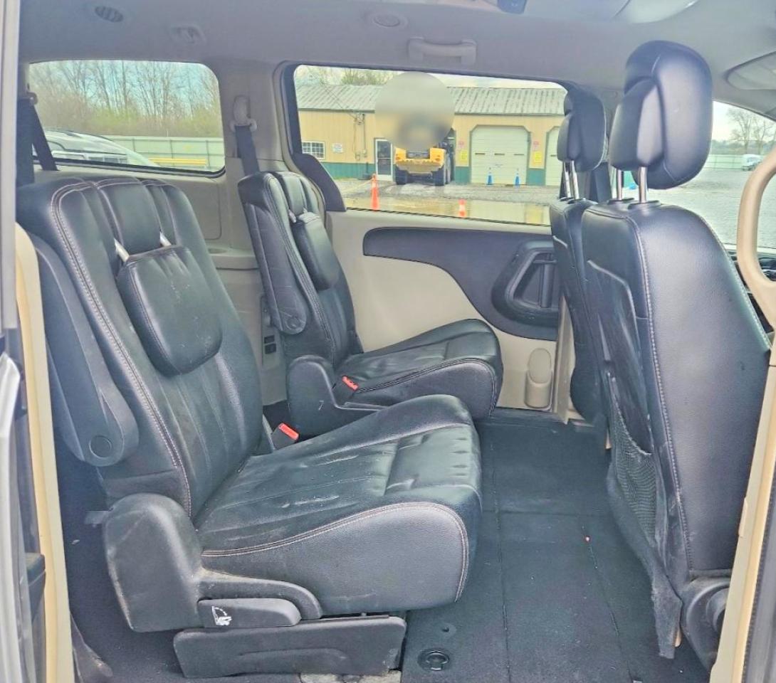 2015 CHRYSLER TOWN & COUNTRY TOURING photo 11