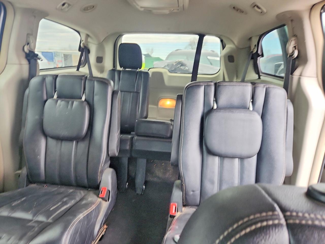2015 CHRYSLER TOWN & COUNTRY TOURING photo 10