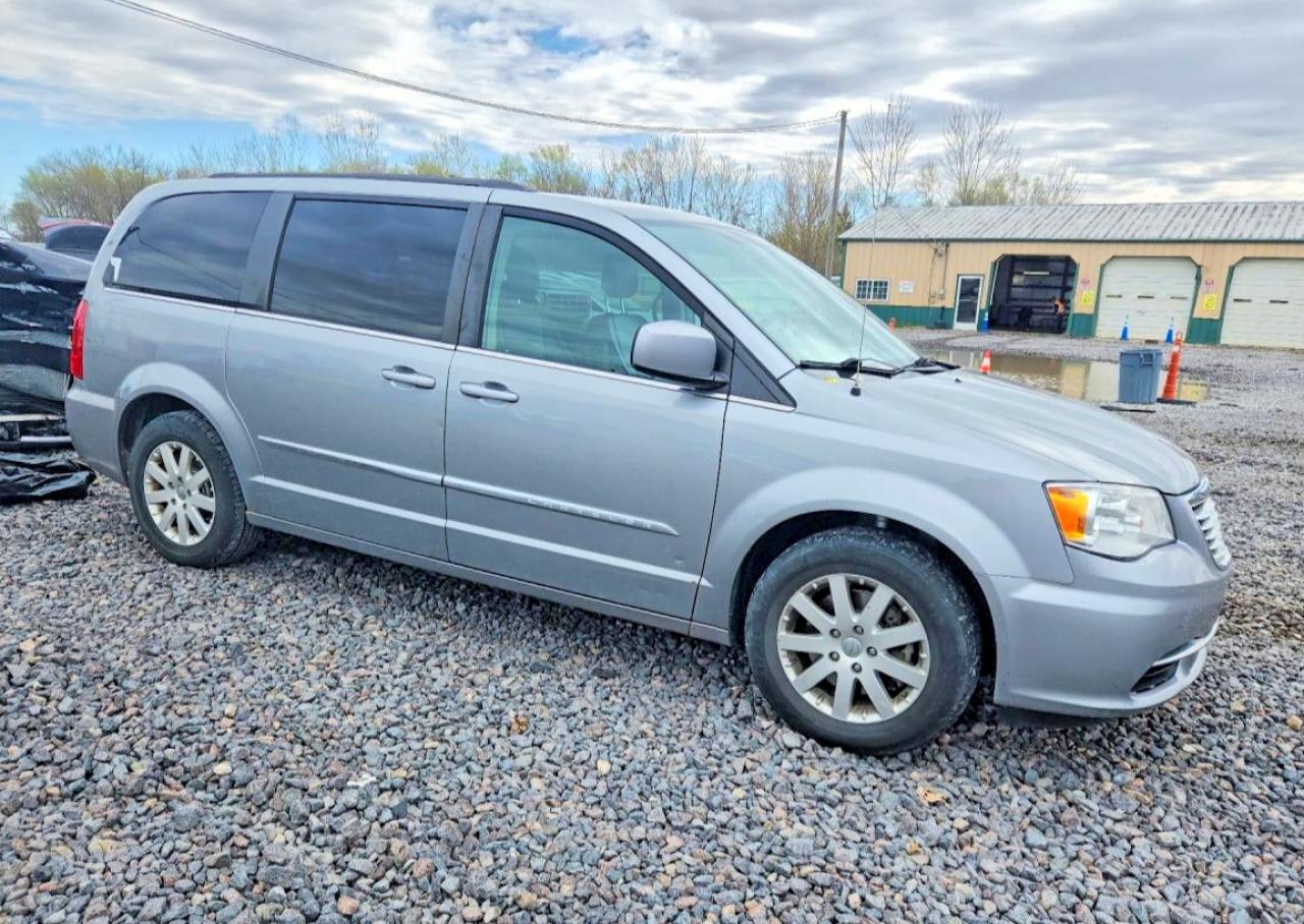 2015 CHRYSLER TOWN & COUNTRY TOURING photo 4