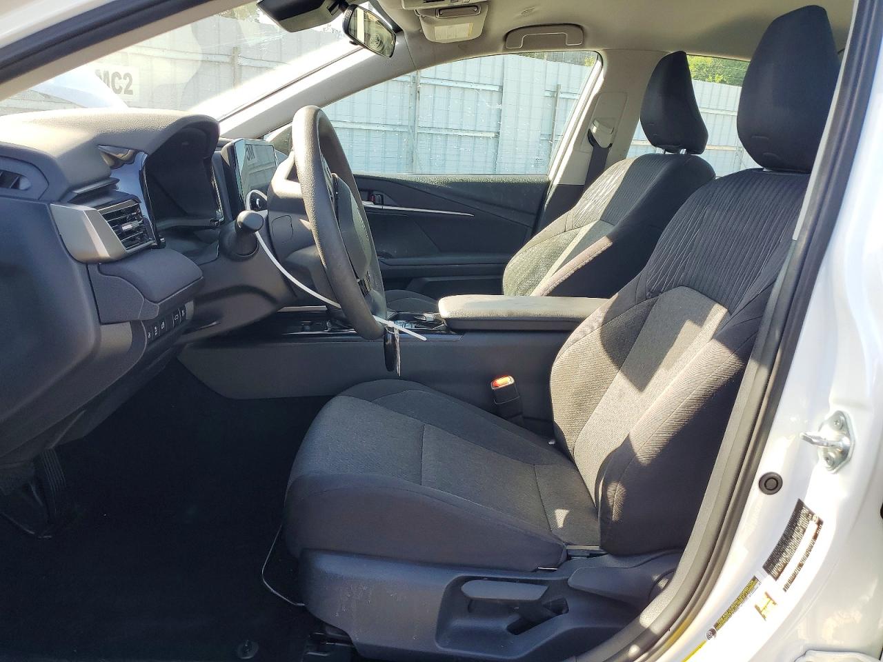 2025 TOYOTA CAMRY LE photo 19