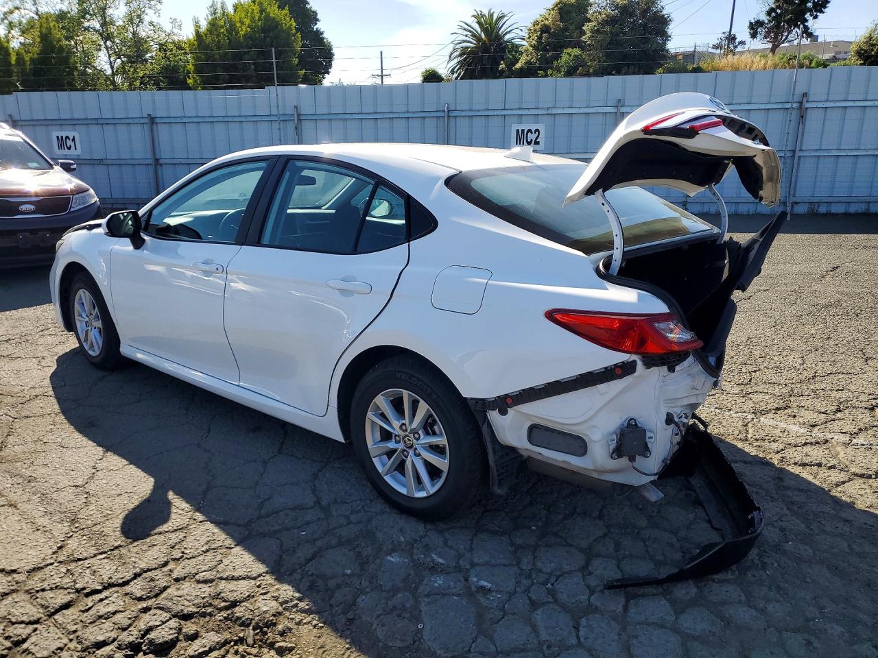 2025 TOYOTA CAMRY LE photo 4