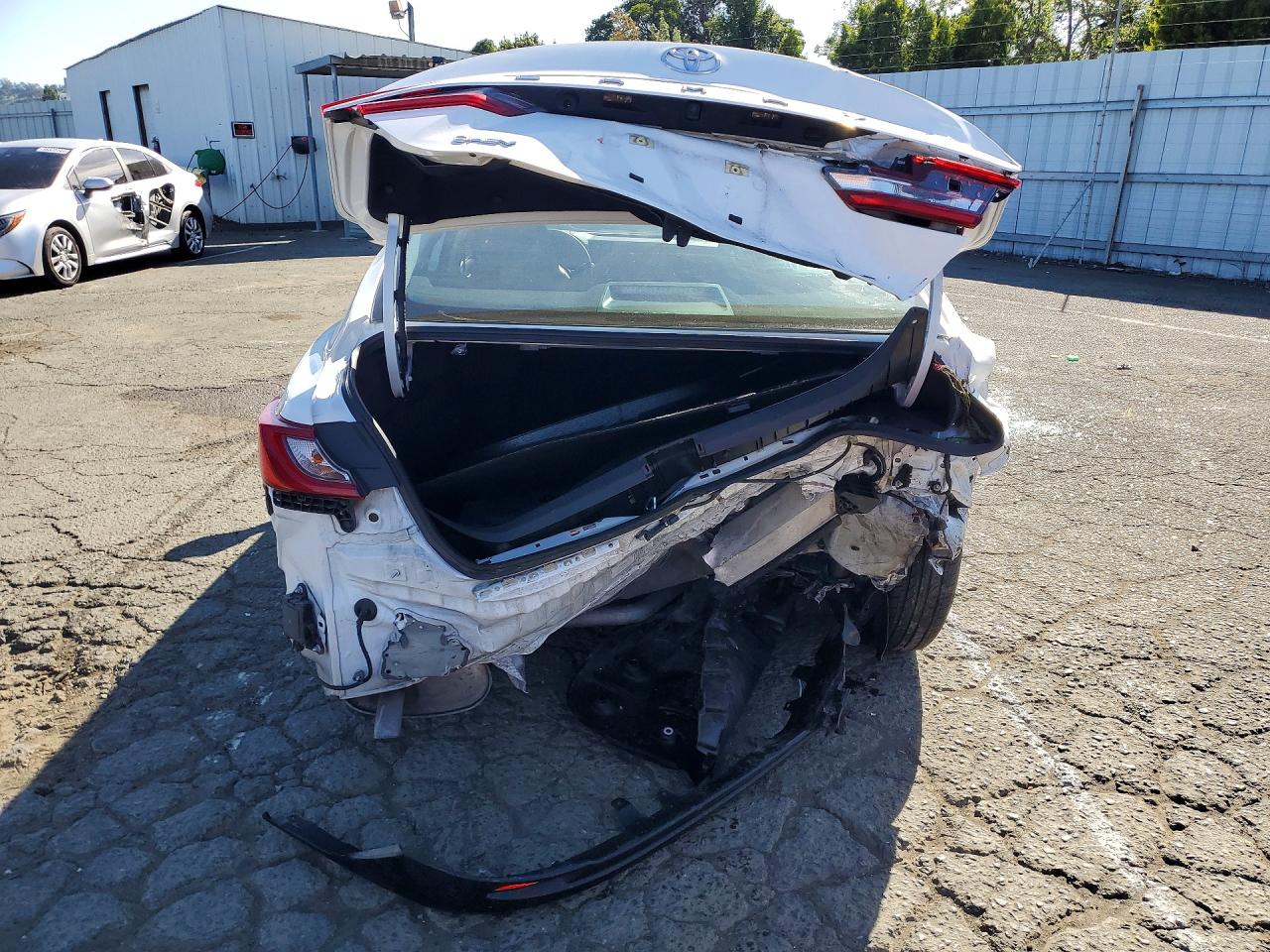 2025 TOYOTA CAMRY LE photo 16