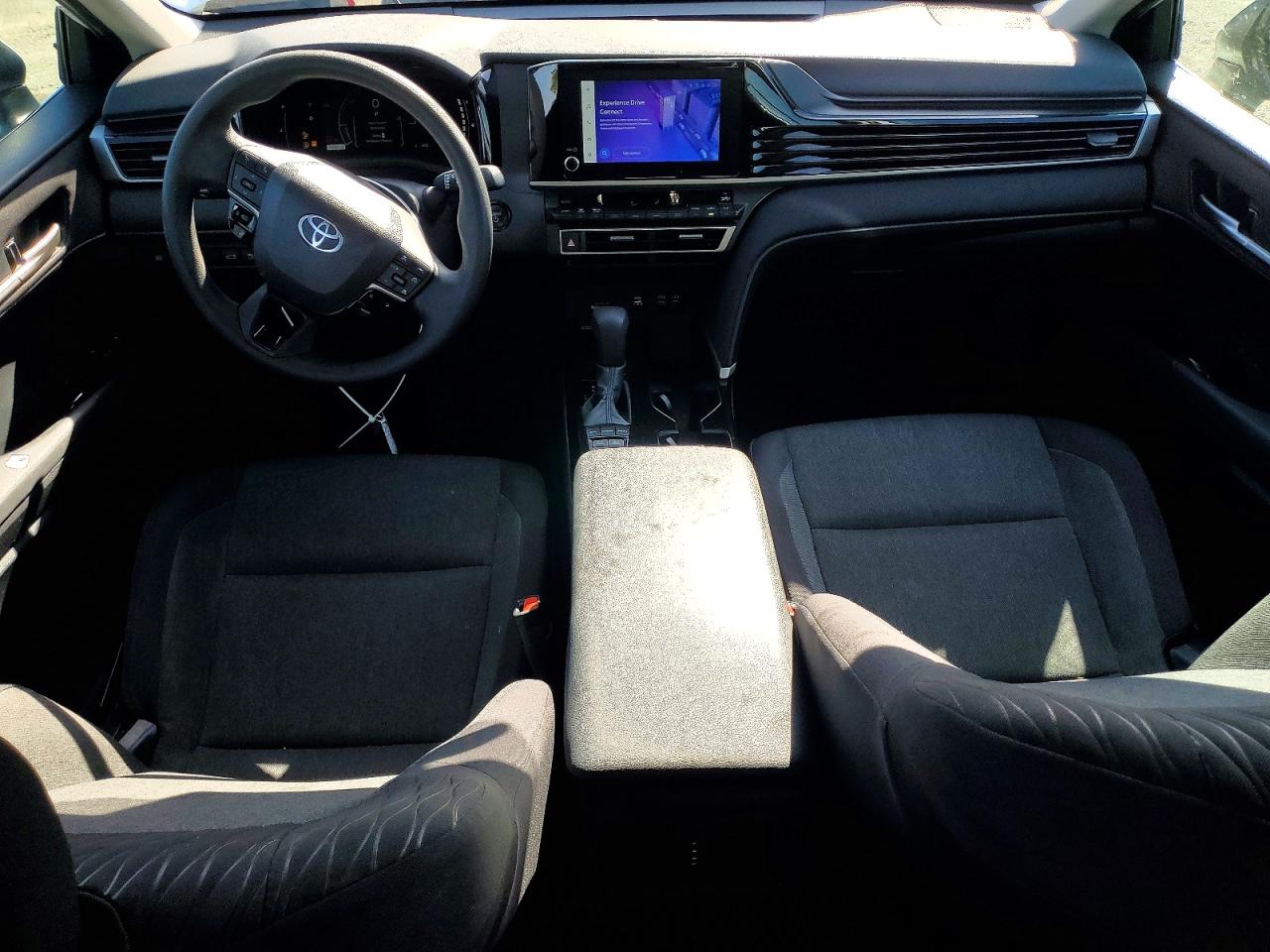 2025 TOYOTA CAMRY LE photo 22