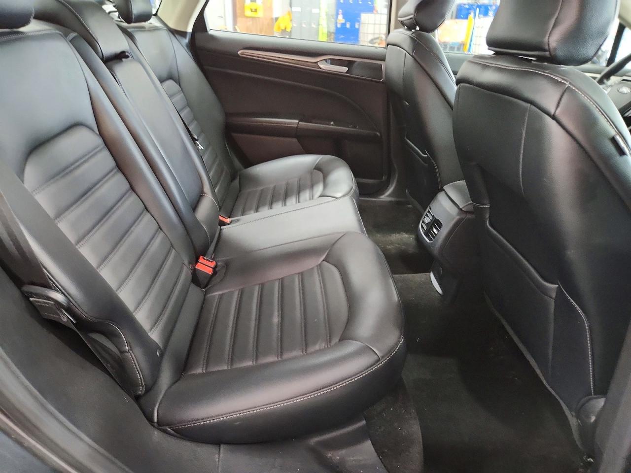 2017 FORD FUSION SE photo 19
