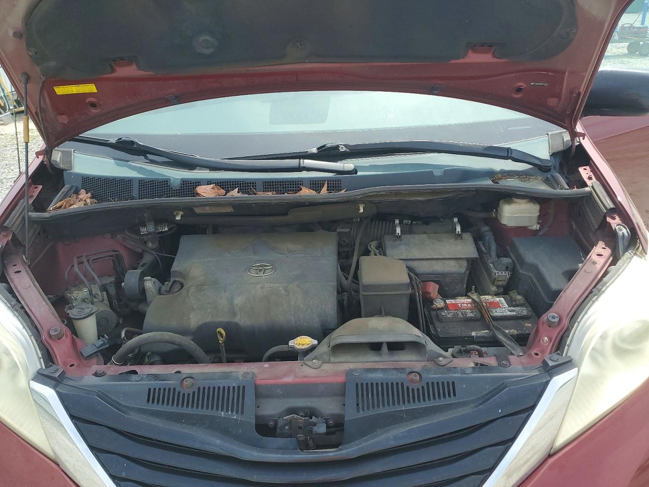 2013 TOYOTA SIENNA LE 8-PASSENGER photo 34