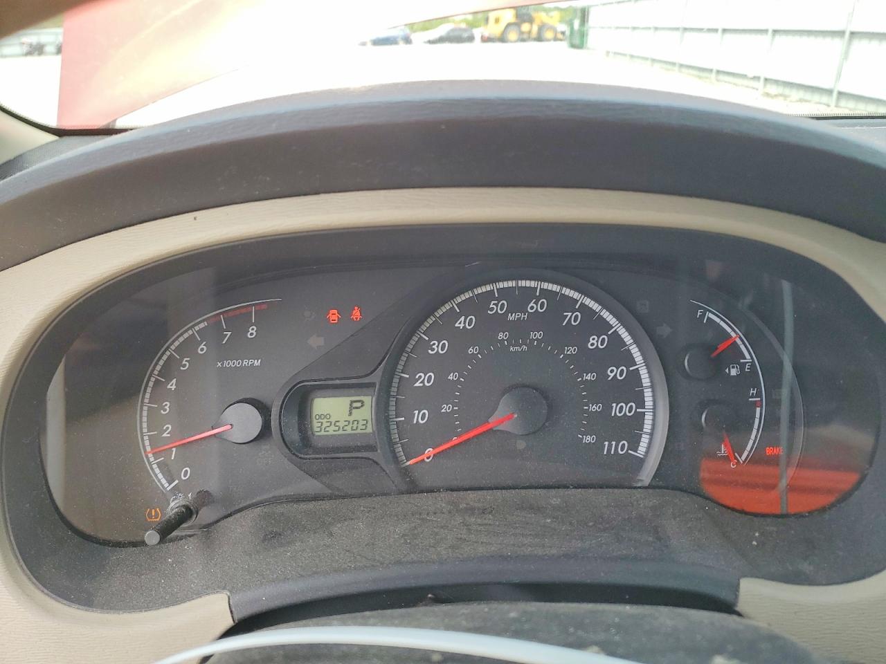 2013 TOYOTA SIENNA LE 8-PASSENGER photo 25
