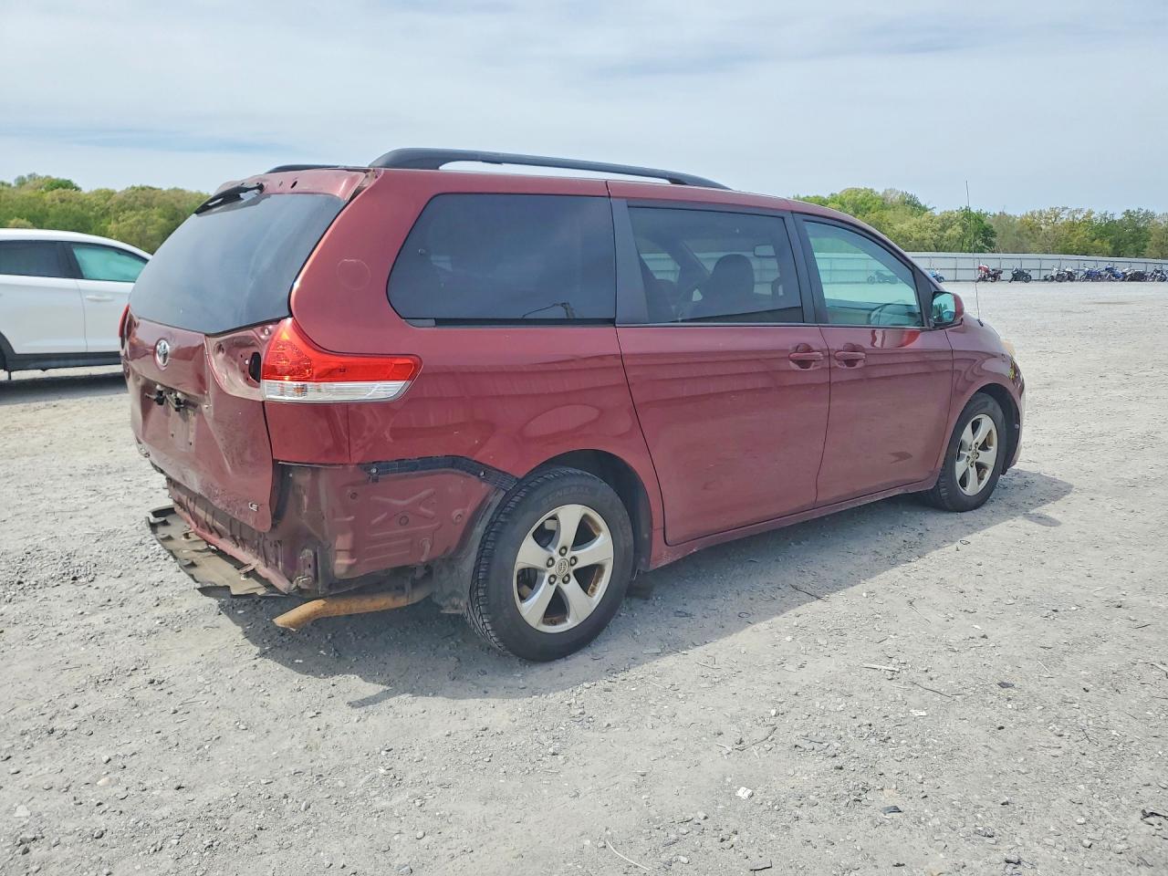 2013 TOYOTA SIENNA LE 8-PASSENGER photo 7