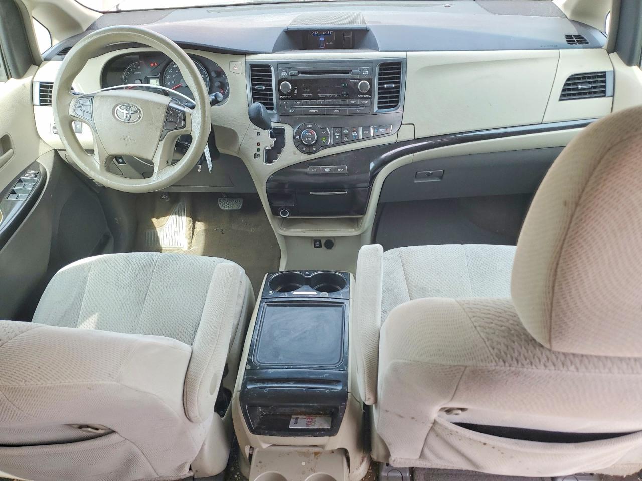 2013 TOYOTA SIENNA LE 8-PASSENGER photo 22
