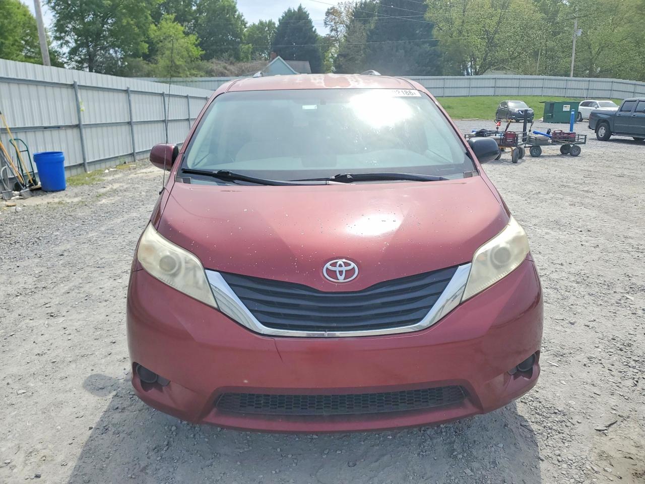 2013 TOYOTA SIENNA LE 8-PASSENGER photo 13