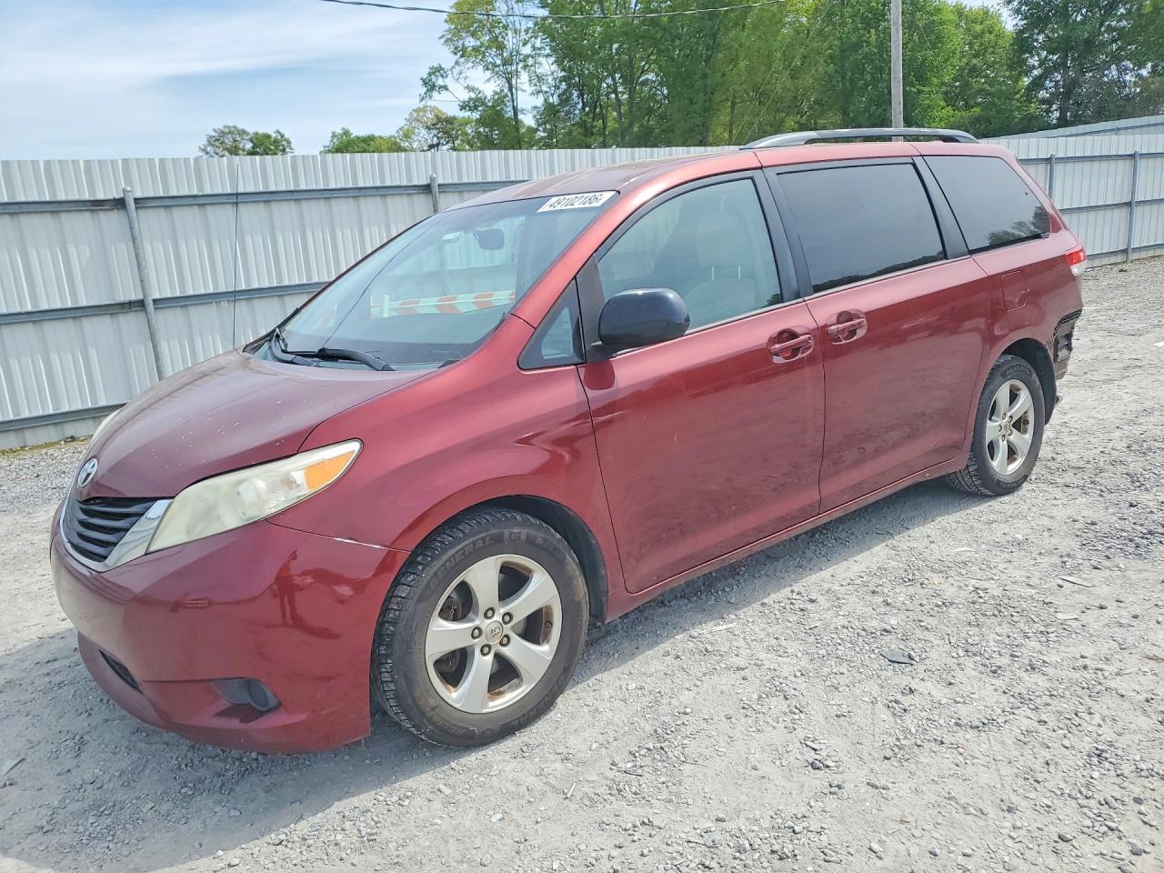 2013 TOYOTA SIENNA