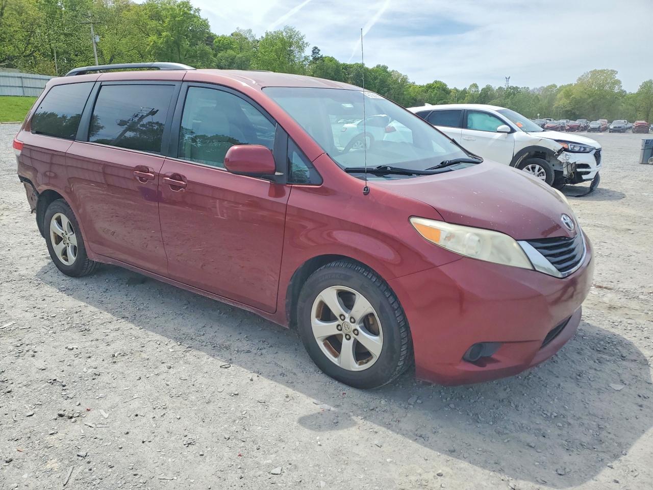 2013 TOYOTA SIENNA LE 8-PASSENGER photo 10