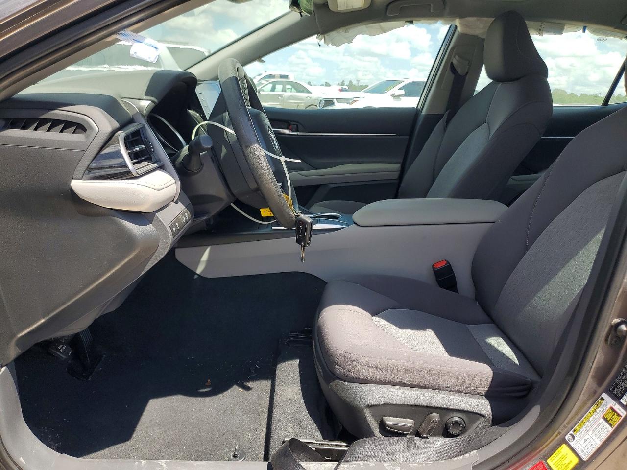 2024 TOYOTA CAMRY LE photo 19