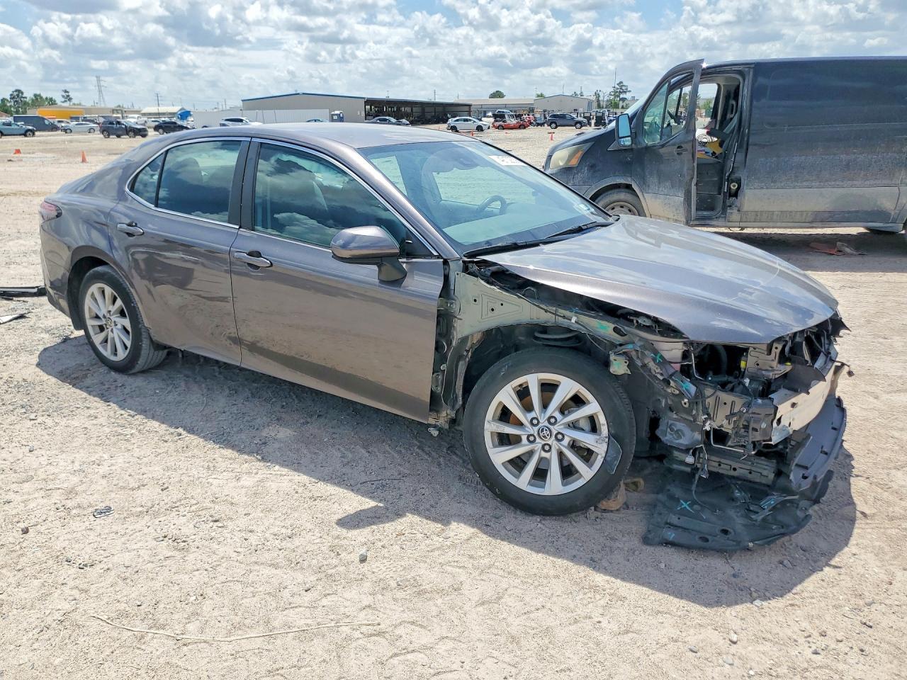 2024 TOYOTA CAMRY LE photo 10