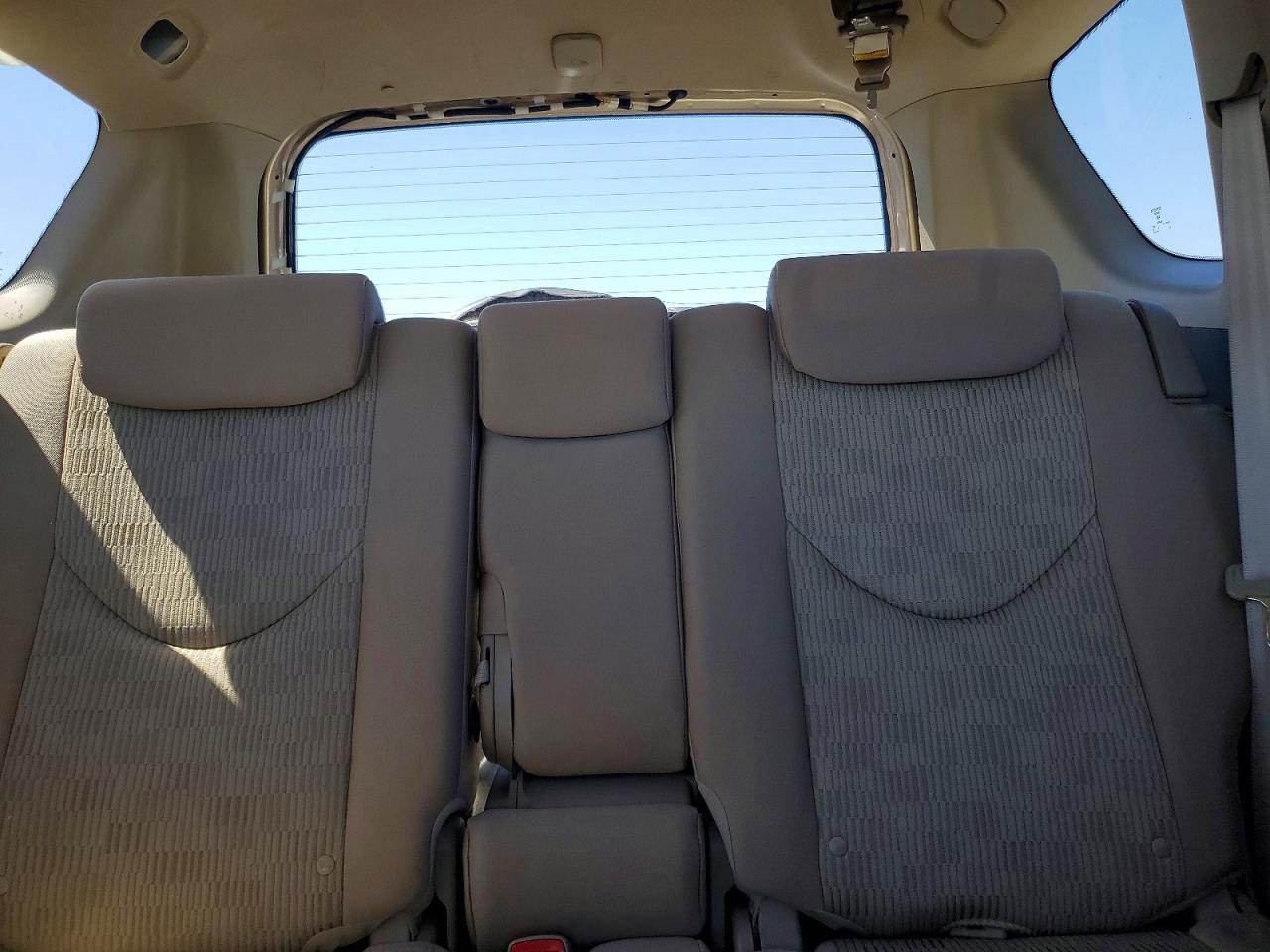 2010 TOYOTA RAV4 BASE photo 19