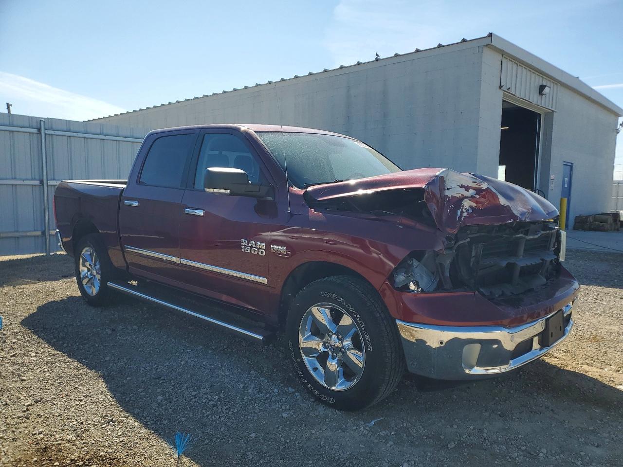 2017 RAM 1500 SLT photo 4