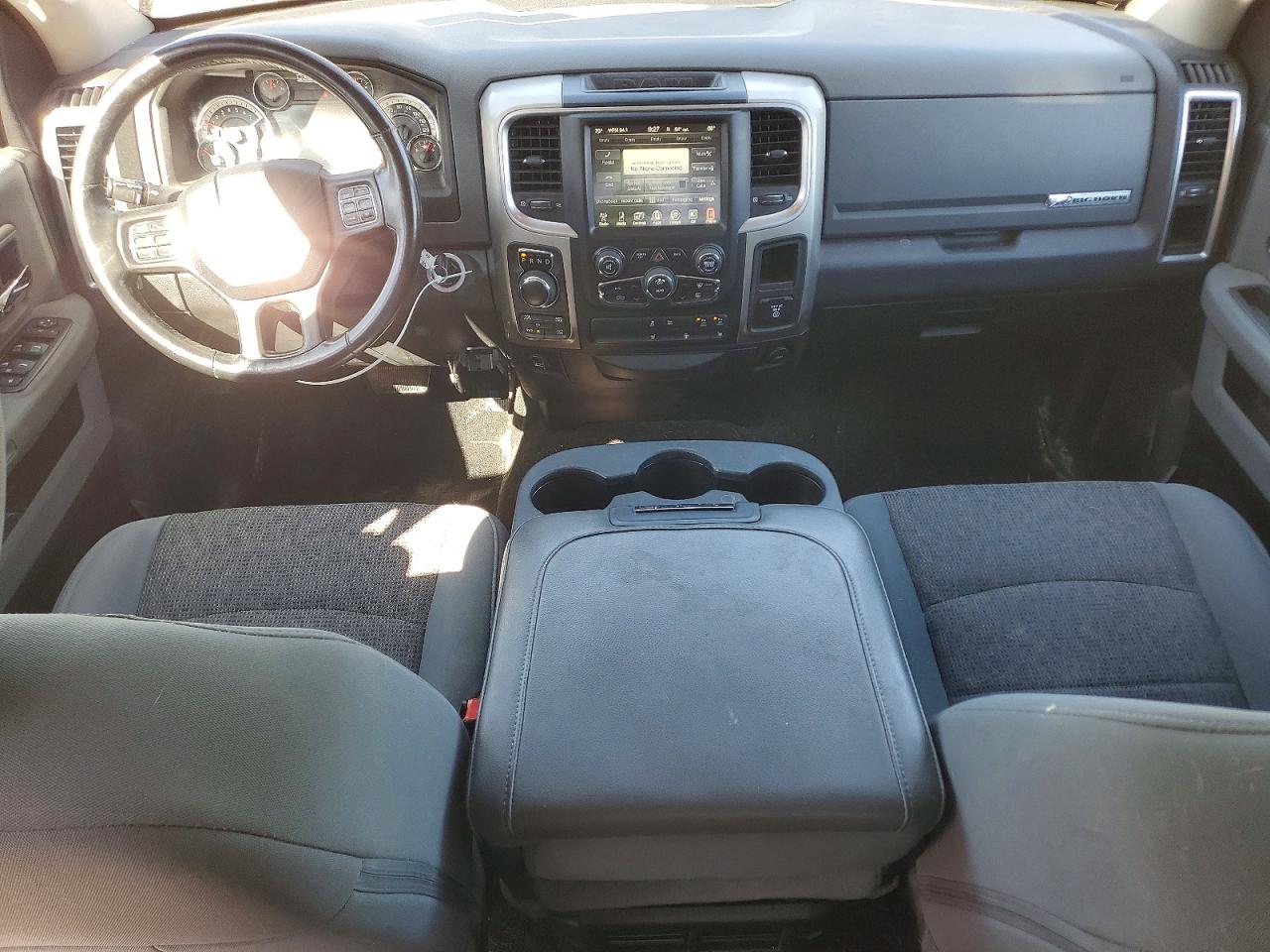 2017 RAM 1500 SLT photo 8