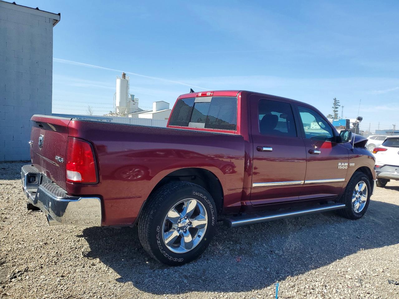 2017 RAM 1500 SLT photo 3