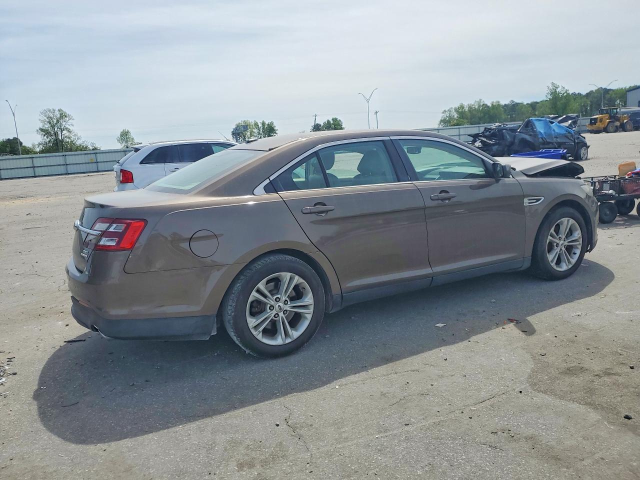 2015 FORD TAURUS SEL photo 7
